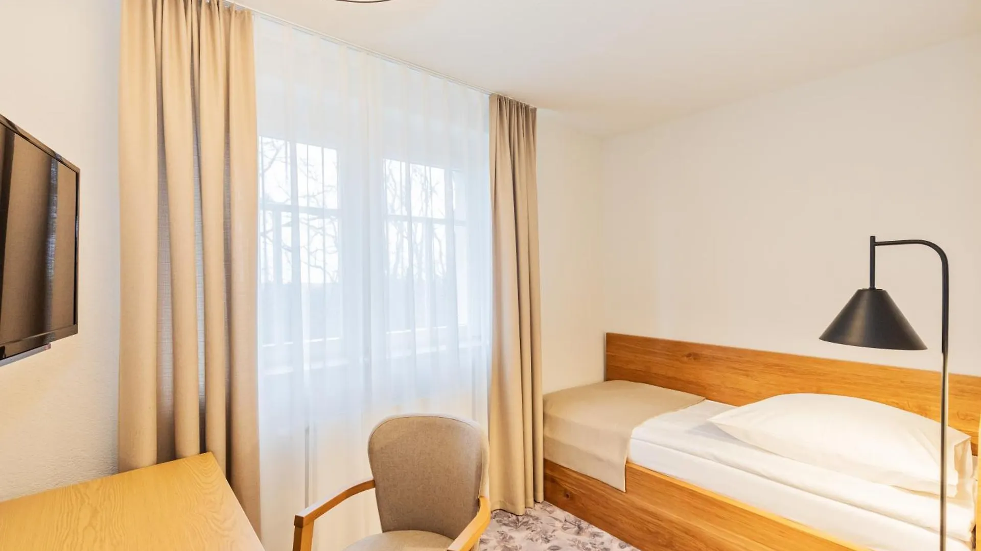 Hotel Zum Pfeiffer Radebeul 3*,  Germany